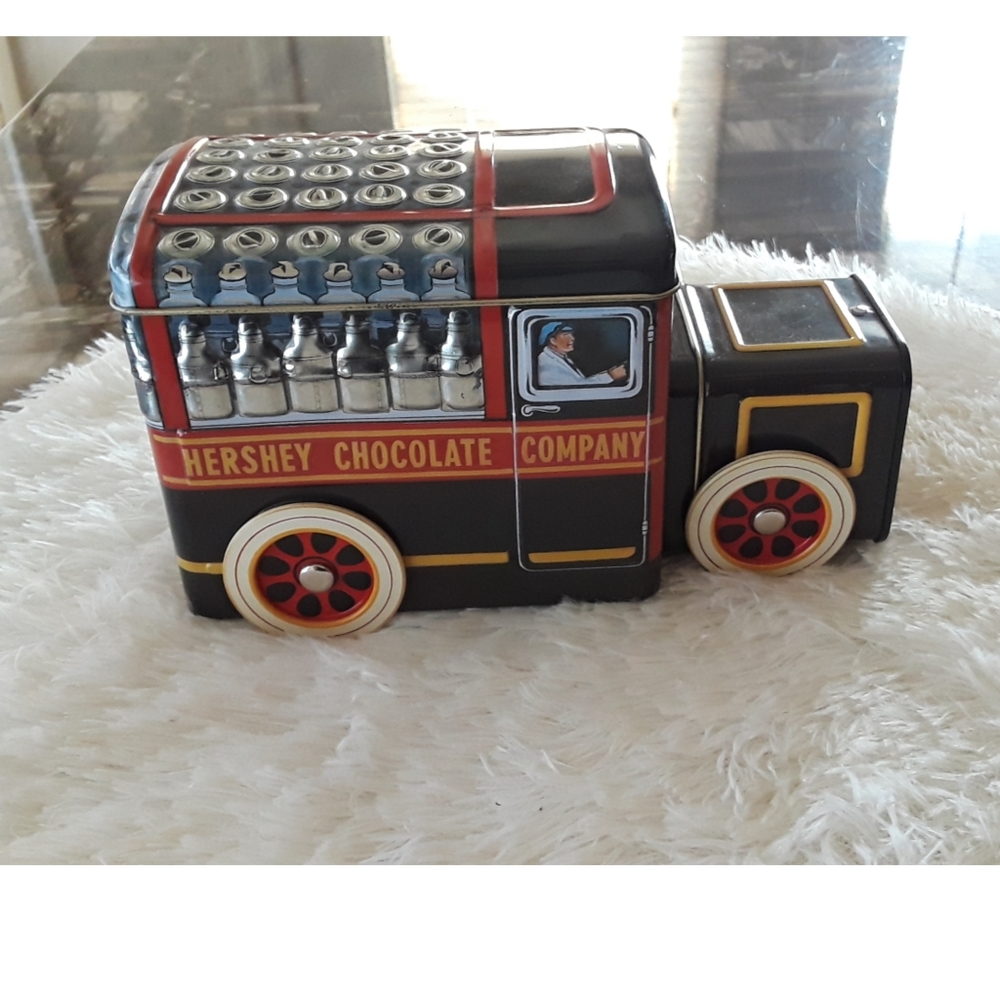 2000 Hershey Chocolate Co. Holiday tin